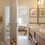 Mosaico Ocean View Boutique *